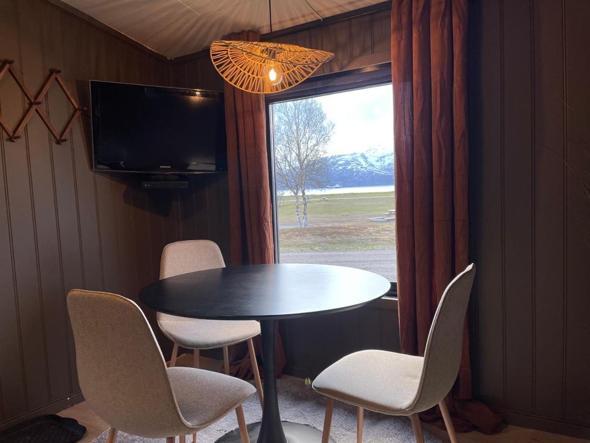 Skittenelv Lodge & Camping ทรอมโซ ภายนอก รูปภาพ
